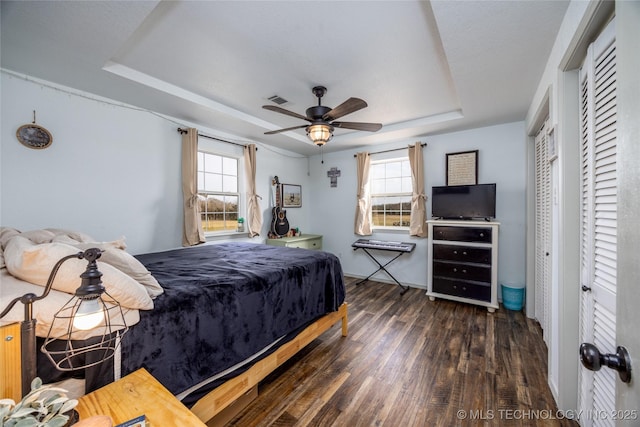 1522 Burney Cemetary, Calera, OK 74730 - bedroom featuring a raised ceiling, ceiling fan, visible vents, a closet, and wood finished floors