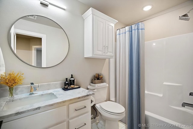 bathroom featuring recessed lighting, curtained shower, vanity, and toilet