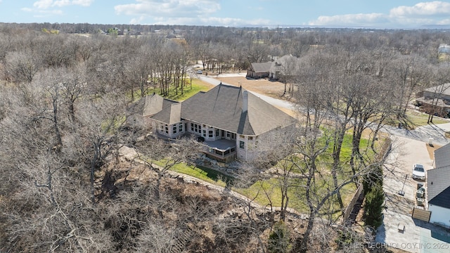 bird's eye view featuring a wooded view