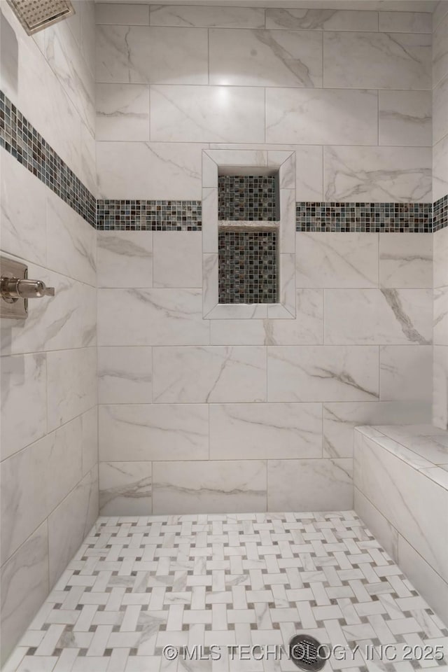 bathroom featuring tiled shower