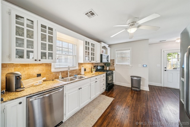 kitchen with a sink, plenty of natural light, visible vents, and stainless steel appliances