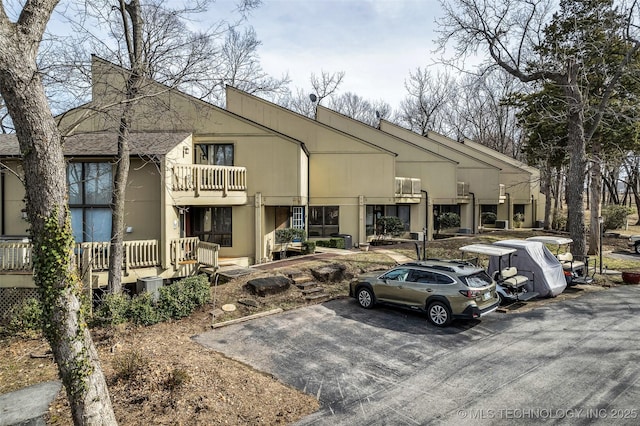 view of front of property with a balcony