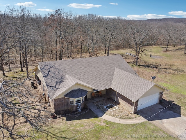 drone / aerial view featuring a view of trees