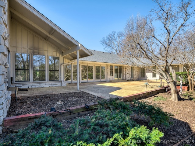 view of yard with a patio