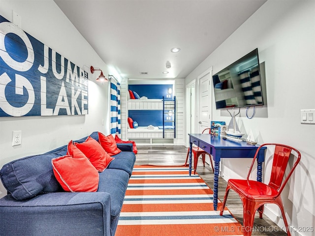 living room featuring recessed lighting, visible vents, baseboards, and wood finished floors