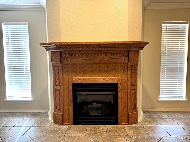 interior details with a glass covered fireplace and baseboards