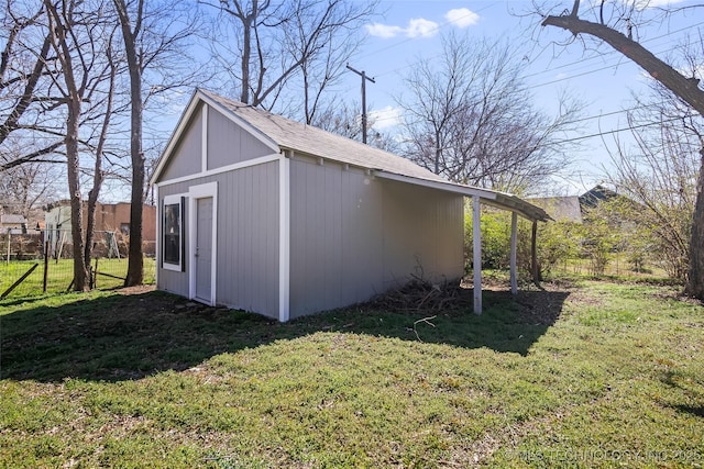 view of outdoor structure featuring an outbuilding