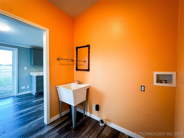 clothes washing area with washer hookup, laundry area, dark wood-style floors, and baseboards