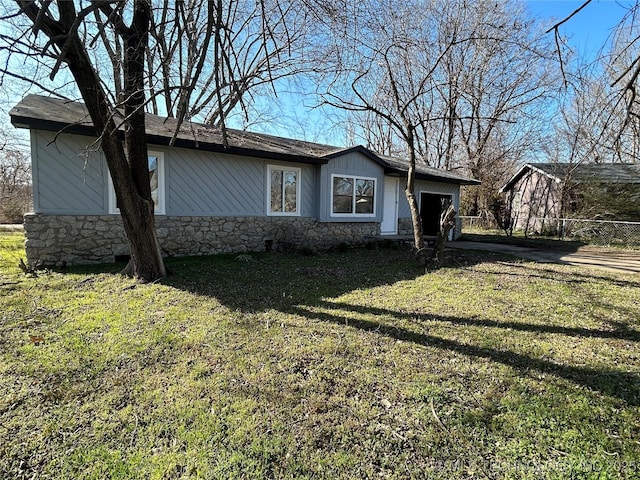 339 W 62nd St N, Tulsa, OK 74126 - view of front facade featuring a front lawn and stone siding