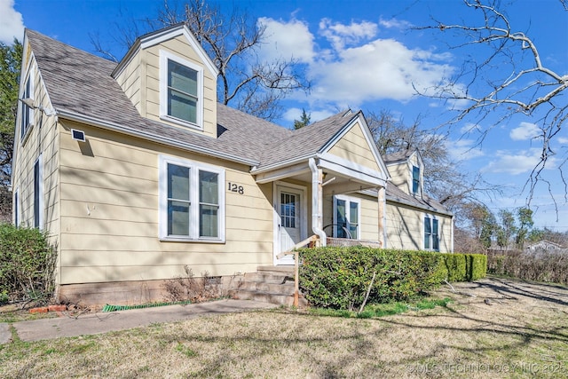 view of front of house featuring a shingled roof