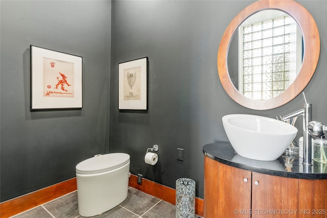 2440 E 47th Pl, Tulsa, OK 74105 - bathroom featuring vanity, baseboards, toilet, and tile patterned floors
