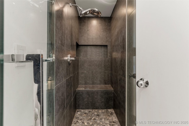 2440 E 47th Pl, Tulsa, OK 74105 - full bath featuring a stall shower