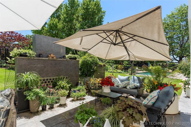 2440 E 47th Pl, Tulsa, OK 74105 - view of patio featuring an outdoor hangout area
