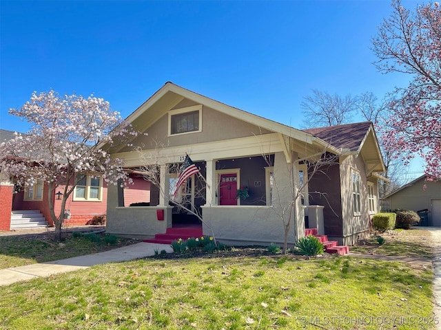 bungalow featuring a front yard