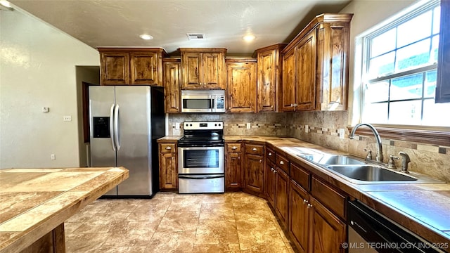 kitchen featuring visible vents, decorative backsplash, recessed lighting, appliances with stainless steel finishes, and a sink