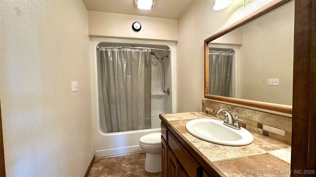 bathroom featuring vanity, shower / tub combo with curtain, toilet, and backsplash