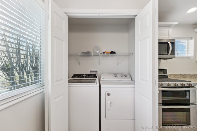 washroom with laundry area and independent washer and dryer