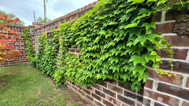 3828 W Orlando St, Broken Arrow, OK 74011 - view of yard with fence