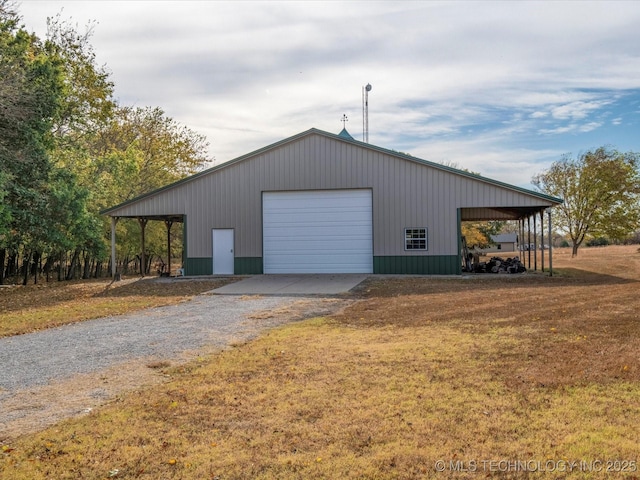 garage featuring gravel driveway and a garage