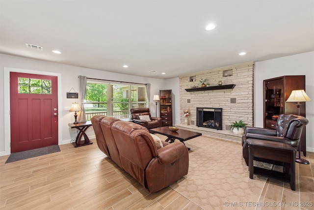 living area featuring recessed lighting, visible vents, baseboards, and light wood-style flooring