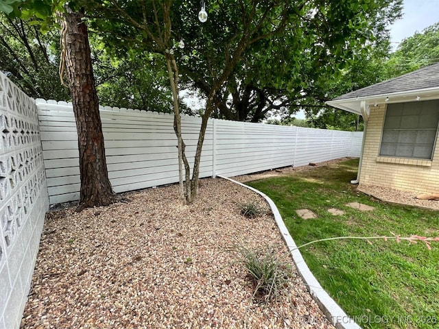 view of yard featuring a fenced backyard