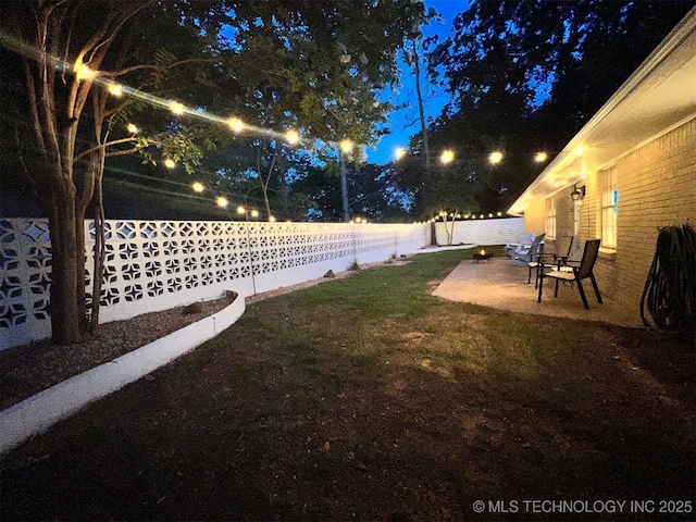 view of yard featuring a fenced backyard