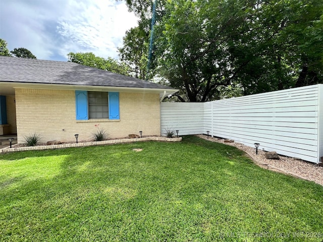 view of yard featuring a fenced backyard