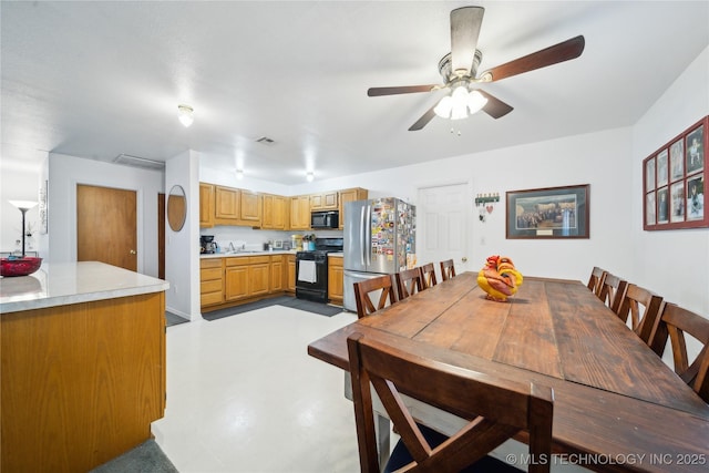 dining area with visible vents and ceiling fan