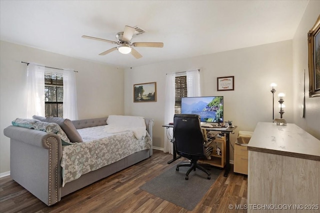 341 S Diamondhead Dr, Burneyville, OK 73430 - bedroom featuring dark wood-type flooring, a ceiling fan, baseboards, and visible vents