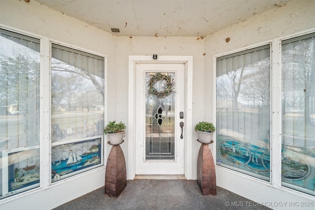 property entrance featuring stucco siding