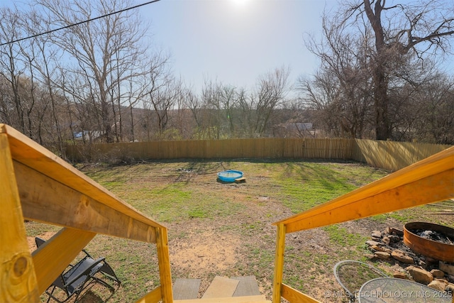 view of yard featuring a fenced backyard