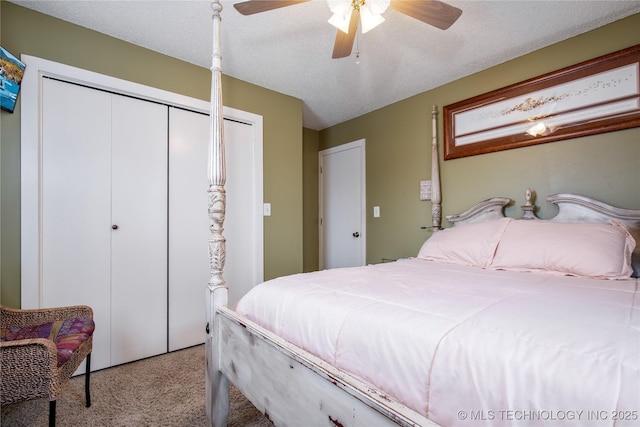 bedroom featuring a closet, a textured ceiling, ceiling fan, and carpet flooring