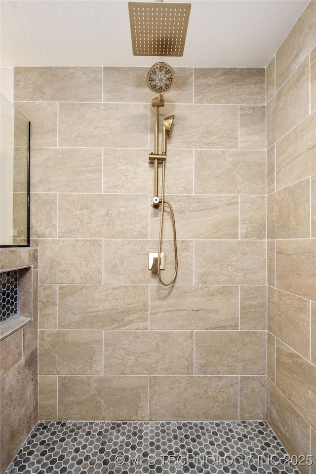 bathroom featuring tiled shower