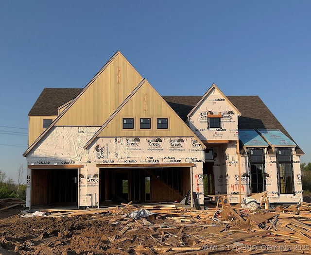 view of front facade featuring roof with shingles