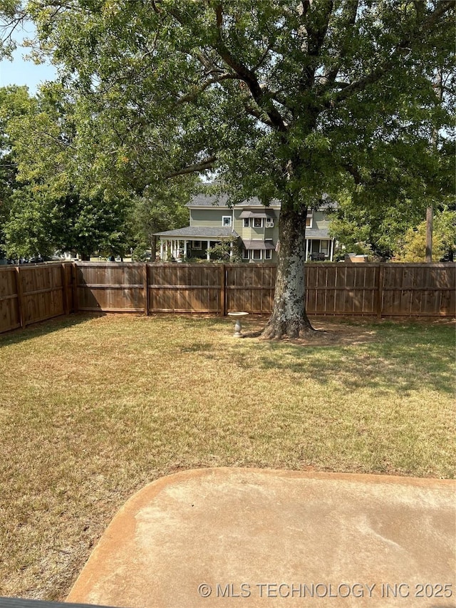 view of yard featuring a fenced backyard