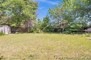 4331 S Norfolk Ave, Tulsa, OK 74105 - view of grassy yard