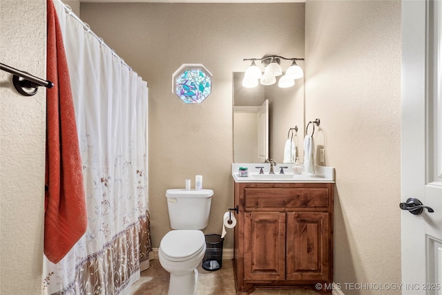 full bathroom featuring curtained shower, baseboards, toilet, and vanity