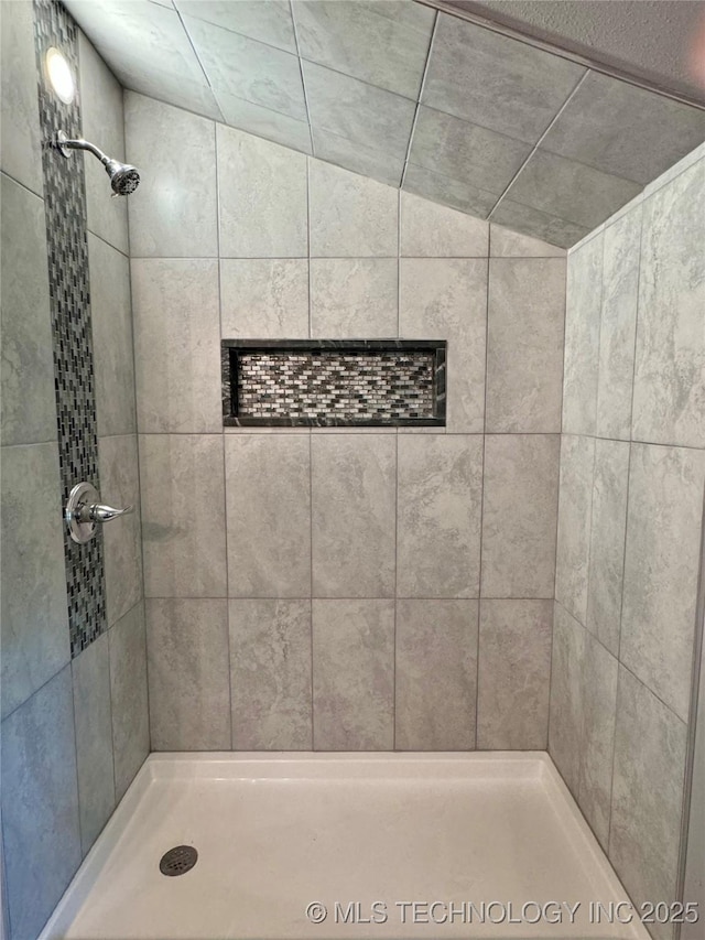 full bath featuring tiled shower