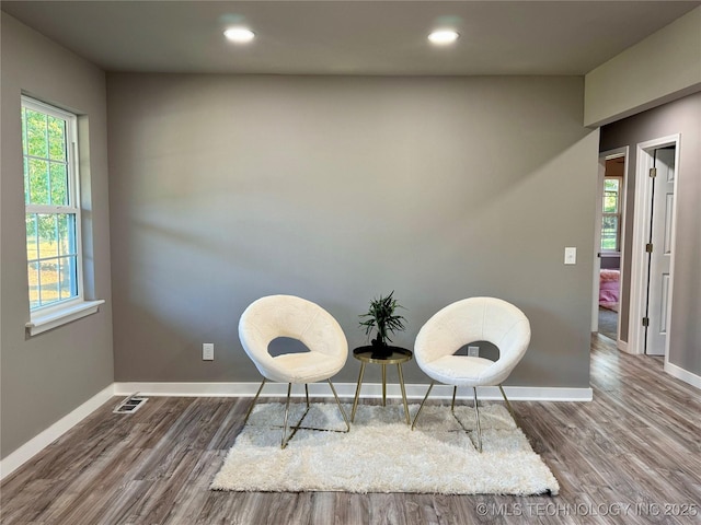 sitting room featuring recessed lighting, wood finished floors, and baseboards