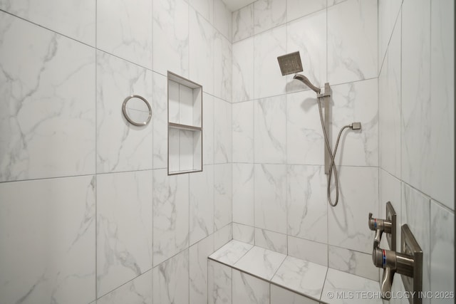 full bathroom featuring a tile shower