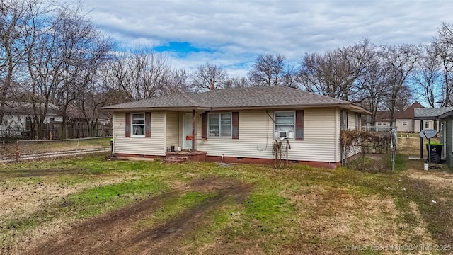 view of front facade featuring crawl space, a shingled roof, a front yard, and fence