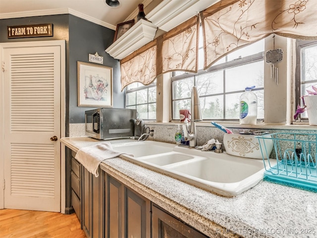 35575 W 87th Pl S, Mannford, OK 74044 - kitchen with a sink, light countertops, stainless steel microwave, and light wood-style flooring