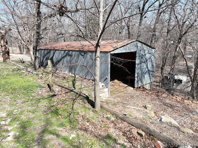 view of outdoor structure with an outbuilding