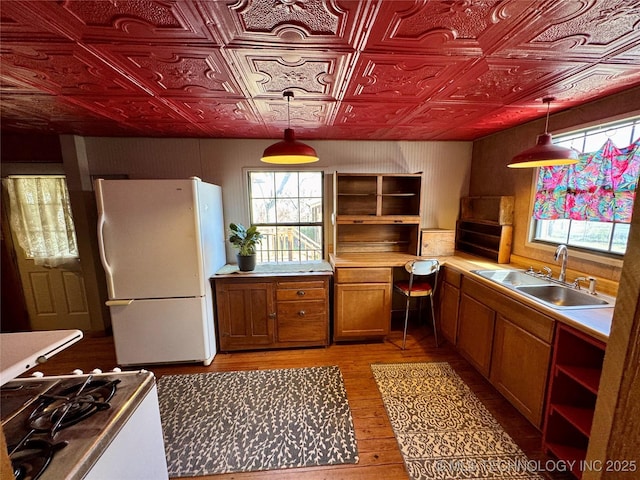 kitchen with open shelves, an ornate ceiling, a sink, and freestanding refrigerator