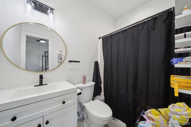 bathroom featuring a shower with shower curtain, toilet, and vanity