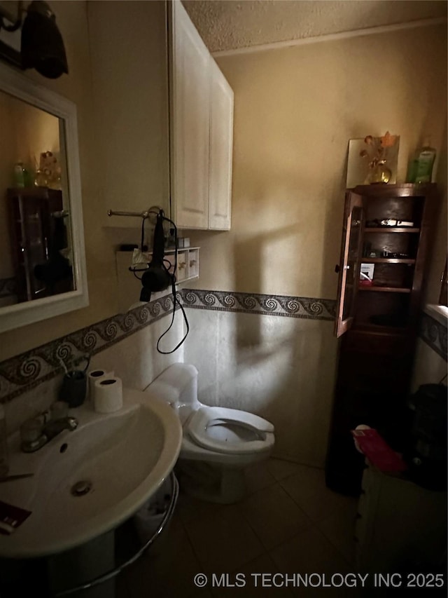 3730 Governor Harris St, Ada, OK 74820 - bathroom featuring tile patterned floors, toilet, and a sink
