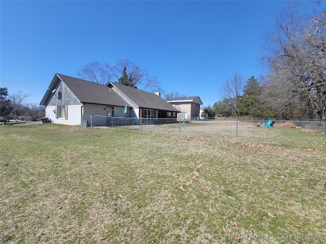 view of yard featuring a fenced backyard