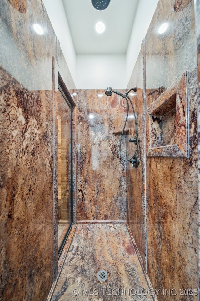1721 E 136th Pl S, Bixby, OK 74008 - bathroom featuring a tile shower