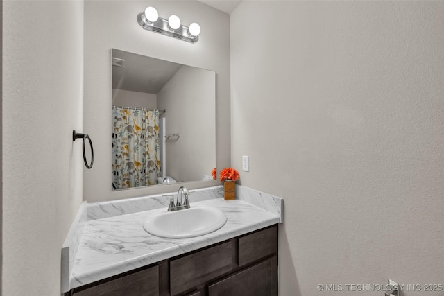 full bath featuring a shower with shower curtain and vanity