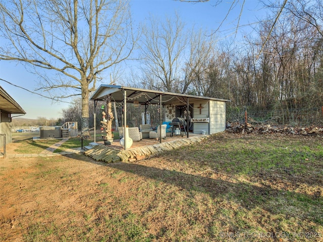 view of yard with an outbuilding and fence